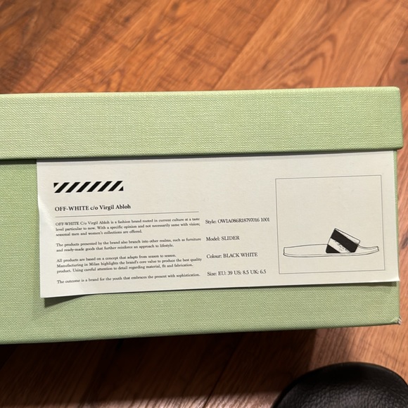 Off white spray stripes slider black/white